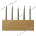 Assortiment d'outils de choc sur socle bois