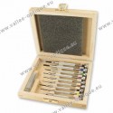 Assortiment de tournevis et clés en coffret bois